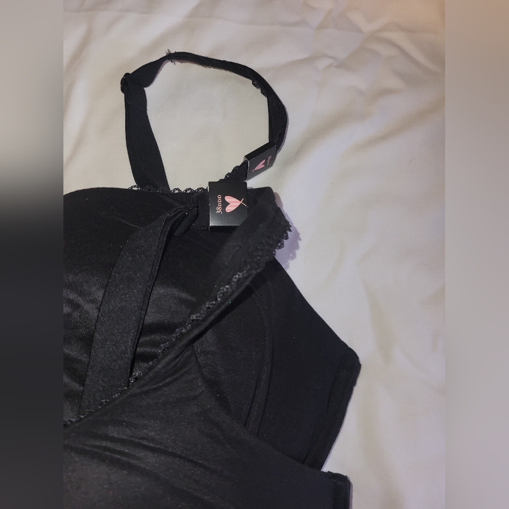 Victoria Secret Bras - Picture 2 of 3